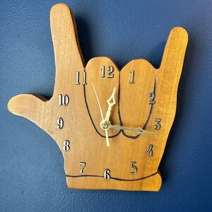 Vintage Wooden Hand Gesture Clock